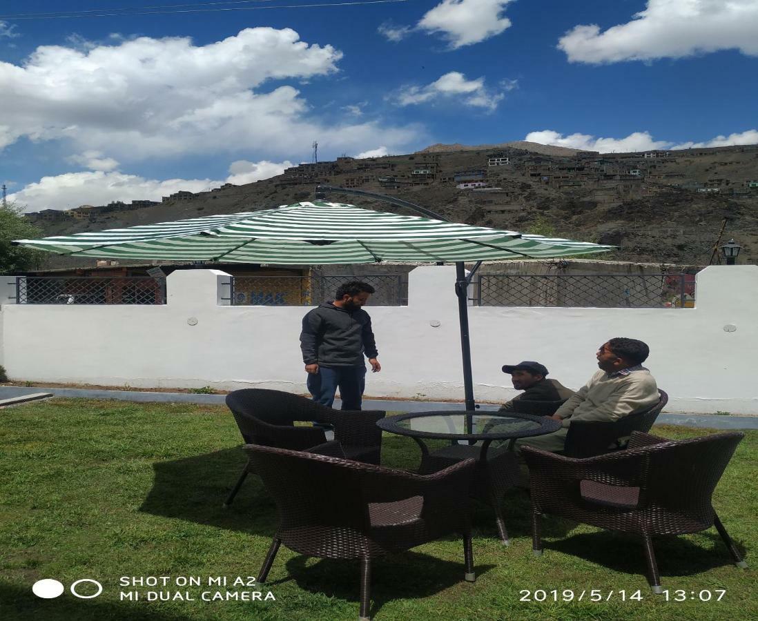 Hotel Kargil Heights Extérieur photo